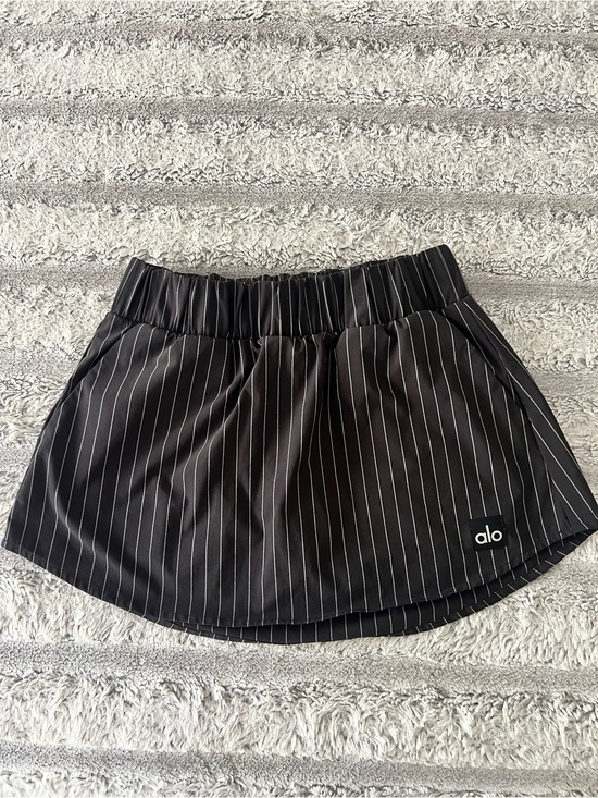 ALO Yoga Dresses & Skirts - ALO Yoga Black Pinstripe Athletic Skort